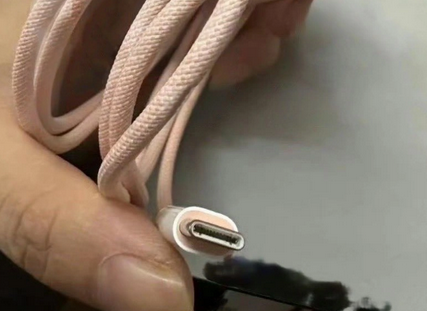 宜川苹果15维修店分享iPhone15USB-C数据线长啥样